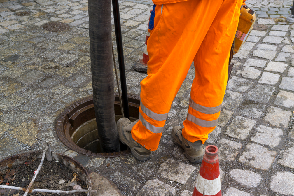 Sewer line rodding contractor in Glenview Illinois